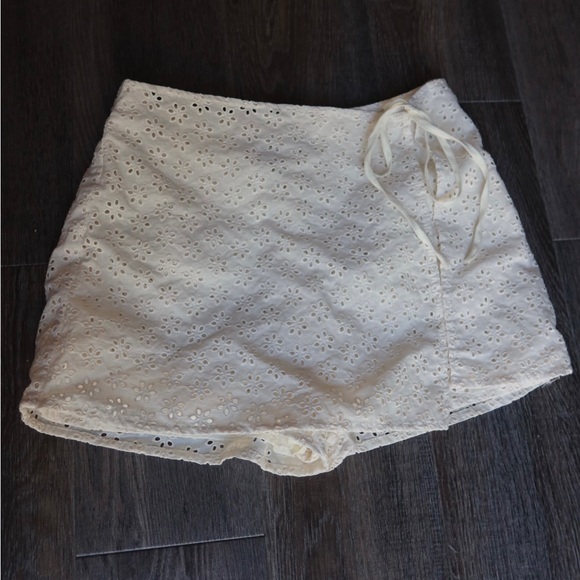 super cute white skort! - Picture 1 of 4
